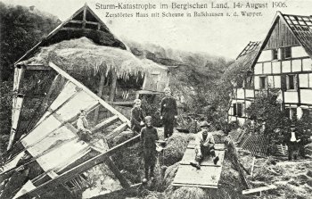 Postkarte: Zerstrtes Haus mit Scheune in Balkhausen an der Wupper