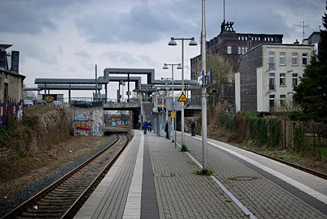 Foto: Bahnhalt Grnewald im Mrz 2011