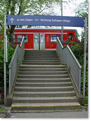 Treppenaufgang zum S-Bahnhof Solingen-Vogelpark