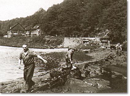 Foto zeigt das Hohlenpuhler Wehr um 1940
