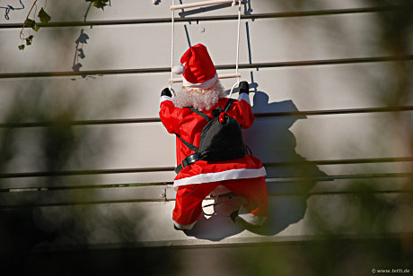 Foto: Weihnachtsmann an Strickleiter