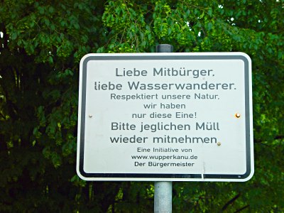 Foto: Hinweisschild mit der Aufschrift 'Liebe Mitbrger ...'