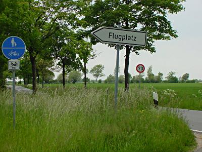 Flugplatz - Schild