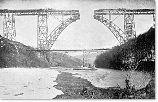 Foto zeigt die unvollendete Eisenbahnbrücke am 15. Februar 1897