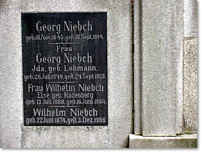 Foto: Grabstein auf dem evangelischen Friedhof zu Burg
