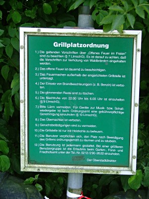Foto: Hinweisschild mit der in Solingen gltigen Grillplatzordnung